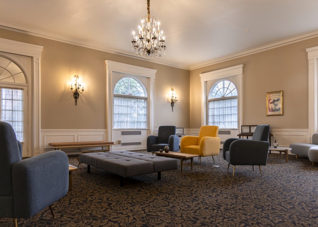 Room with several chairs and big windows