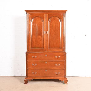 Stickley Georgian Solid Mahogany Gentleman's Chest or Linen Press