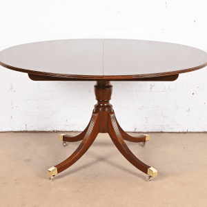 Baker Furniture Historic Charleston Georgian Banded Mahogany Pedestal Dining Table, Newly Refinished