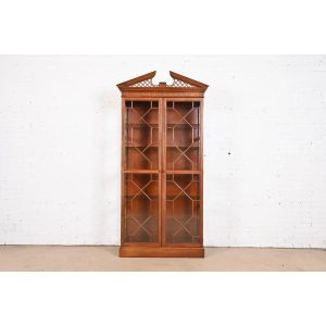 Baker Furniture Georgian Carved Mahogany Lighted Breakfront Bookcase or Display Cabinet