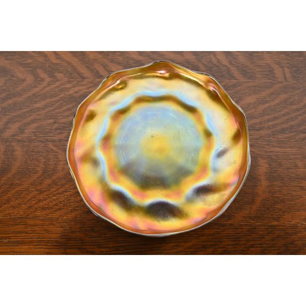 Louis Comfort Tiffany Favrile Iridescent Art Glass Plate With Scalloped Edge - Image 4