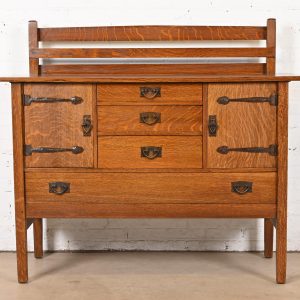 Gustav Stickley Antique Mission Oak Arts & Crafts Strap Hinge Sideboard, Circa 1910