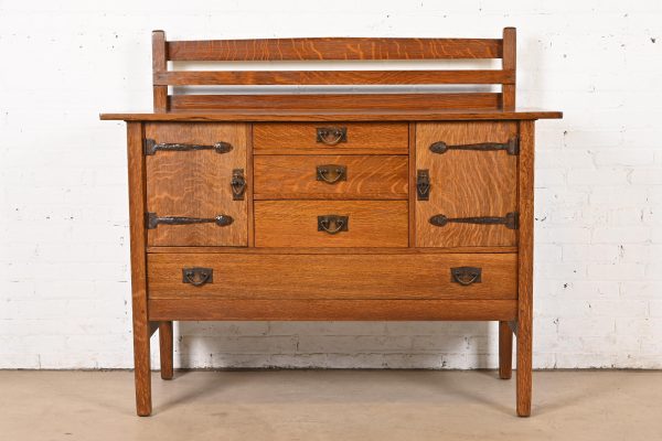 Gustav Stickley Antique Mission Oak Arts & Crafts Strap Hinge Sideboard, Circa 1910