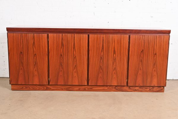 Skovby Danish Modern Rosewood Sideboard Credenza, Circa 1970s
