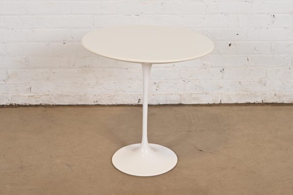 Eero Saarinen for Knoll Mid-Century Modern White Pedestal Tulip Side Table