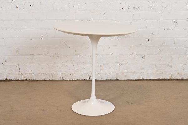 Eero Saarinen for Knoll Mid-Century Modern White Pedestal Tulip Side Table - Image 2