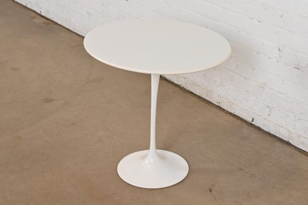 Eero Saarinen for Knoll Mid-Century Modern White Pedestal Tulip Side Table - Image 3