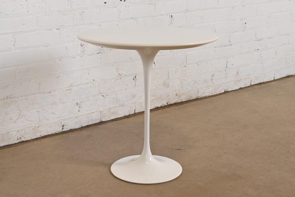 Eero Saarinen for Knoll Mid-Century Modern White Pedestal Tulip Side Table - Image 4