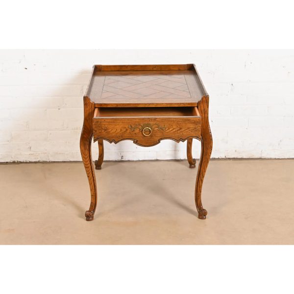 Baker Furniture French Provincial Louis XV Carved Oak and Burl Wood Tea Table or Occasional Side Table, Circa 1960s - Image 5