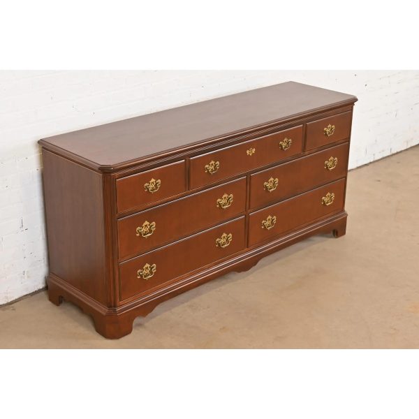 Drexel Heritage Georgian Mahogany Seven-Drawer Dresser, Newly Refinished - Image 4