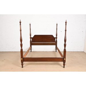 Henkel Harris Georgian Carved Mahogany Queen Size Poster Bed