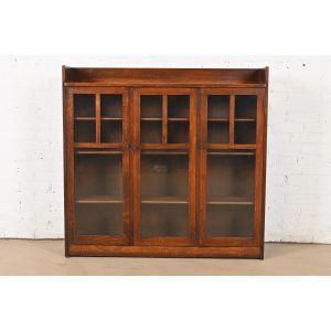 Limbert Antique Mission Oak Arts and Crafts Triple Bookcase Cabinet, Circa 1900