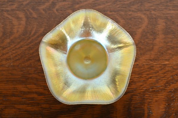 Louis Comfort Tiffany Favrile Iridescent Art Glass Pulled Feather Footed Bowl or Compote Dish - Image 3