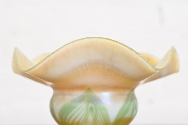 Louis Comfort Tiffany Favrile Iridescent Art Glass Pulled Feather Footed Bowl or Compote Dish - Image 4