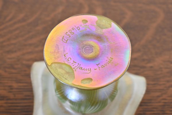 Louis Comfort Tiffany Favrile Iridescent Art Glass Pulled Feather Footed Bowl or Compote Dish - Image 8