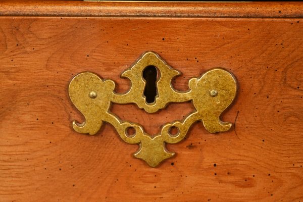 Baker Furniture Style Georgian Burl Wood and English Yew Wood Sideboard Credenza - Image 7