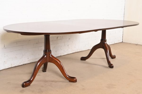 Kittinger Georgian Solid Mahogany Double Pedestal Extension Dining Table, Newly Refinished - Image 4