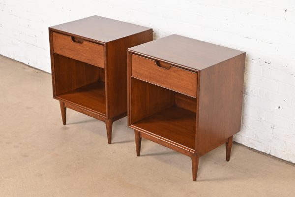 Henredon Mid-Century Modern Sculpted Walnut Nightstands, Newly Refinished - Image 4
