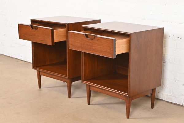 Henredon Mid-Century Modern Sculpted Walnut Nightstands, Newly Refinished - Image 5