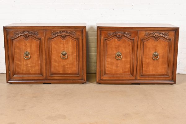 Henredon French Provincial Louis XV Carved Walnut Buffet Server or Bar Cabinet, Circa 1960s - Image 11