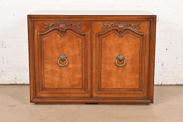 Henredon French Provincial Louis XV Carved Walnut Buffet Server or Bar Cabinet, Circa 1960s
