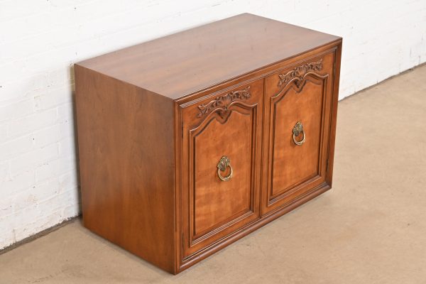 Henredon French Provincial Louis XV Carved Walnut Buffet Server or Bar Cabinet, Circa 1960s - Image 4