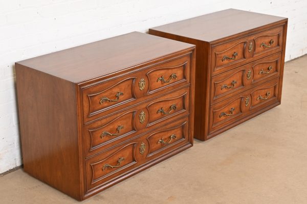 Henredon French Provincial Louis XV Carved Walnut Chests of Drawers, Pair - Image 4