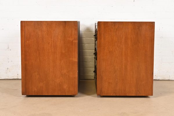 Henredon French Provincial Louis XV Carved Walnut Chests of Drawers, Pair - Image 9