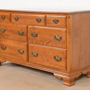 Ethan Allen American Colonial Solid Maple Seven-Drawer Dresser, 1970s
