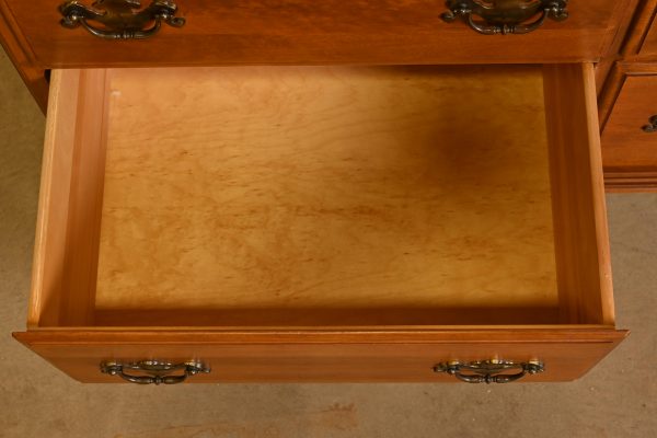 Ethan Allen American Colonial Solid Maple Seven-Drawer Dresser, 1970s - Image 6