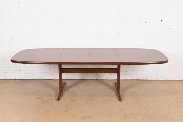 Skovby Danish Modern Sculpted Rosewood Extension Dining Table, Newly Refinished - Image 2