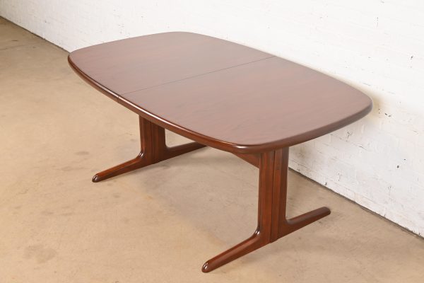 Skovby Danish Modern Sculpted Rosewood Extension Dining Table, Newly Refinished - Image 8