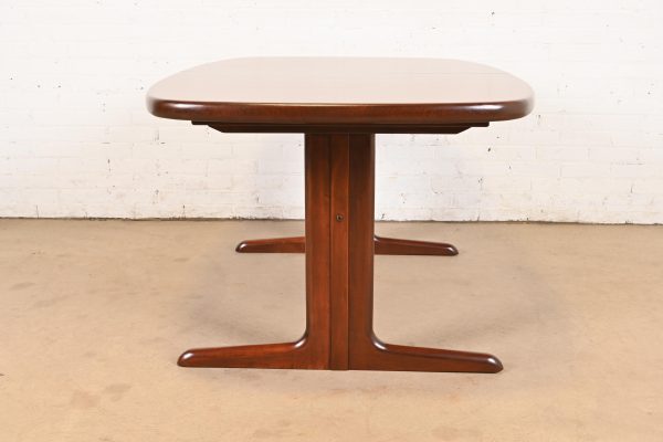 Skovby Danish Modern Sculpted Rosewood Extension Dining Table, Newly Refinished - Image 10