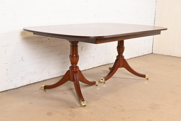 Kindel Furniture Georgian Flame Mahogany Double Pedestal Dining Table, Newly Refinished - Image 4