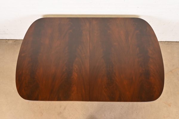 Kindel Furniture Georgian Flame Mahogany Double Pedestal Dining Table, Newly Refinished - Image 5