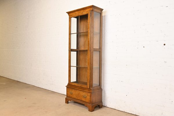 Baker Furniture Georgian Carved Cherry and Burl Wood Lighted Bookcase or Display Cabinet - Image 3