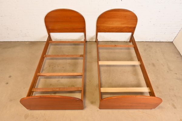 Art Deco Redwood Twin Size Beds by Brooks Furniture Co., Pair - Image 5