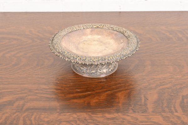 Tiffany & Co. Antique Victorian Repoussé Silverplate Compote Dish, Centerpiece, or Tazza - Image 3