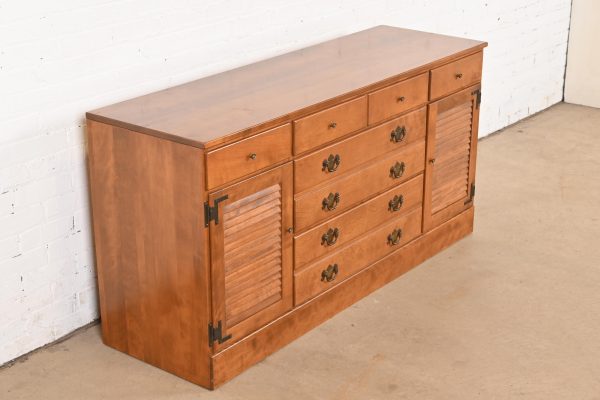 Ethan Allen American Colonial Solid Maple Eleven-Drawer Dresser or Credenza, 1970s - Image 4