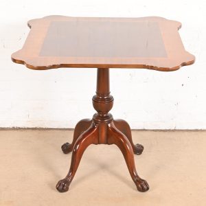 Baker Furniture Georgian Banded Mahogany Pedestal Tea Table or Center Table