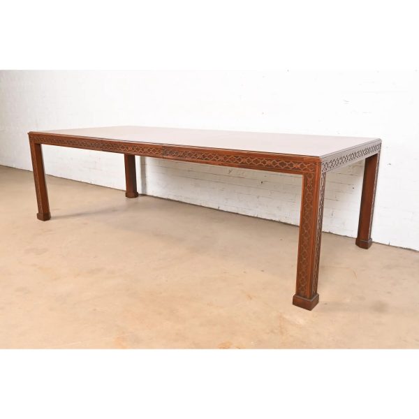 Henredon Georgian Carved Mahogany Extension Dining Table, Newly Refinished - Image 4