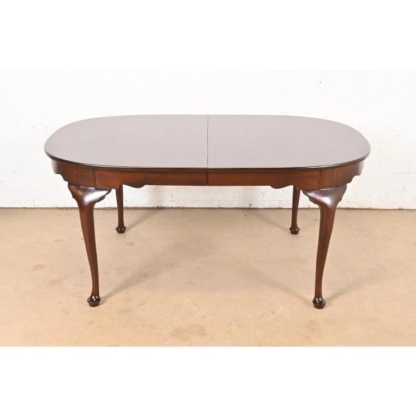 Henkel Harris Queen Anne Solid Mahogany Extension Dining Table, Newly Refinished - Image 7
