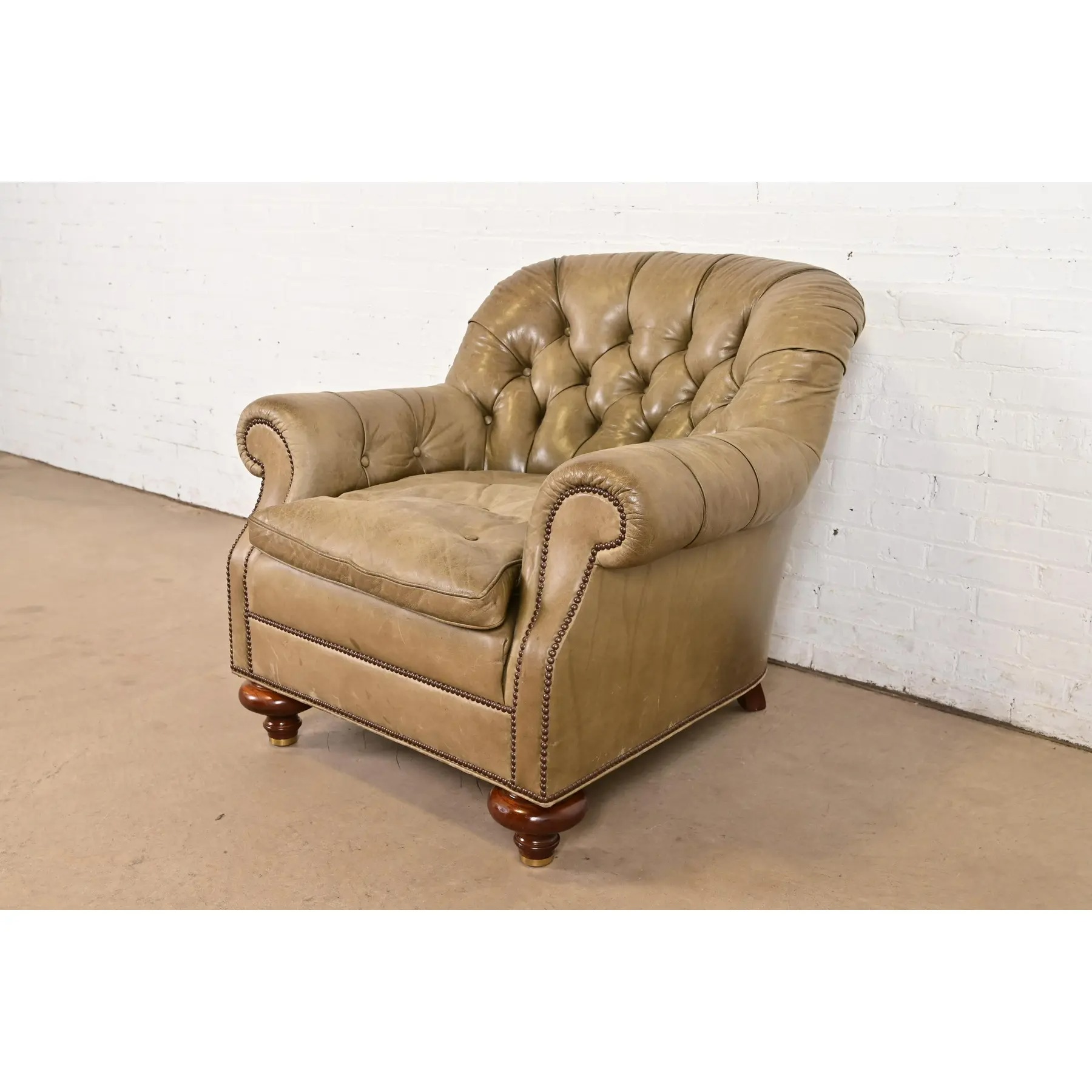Baker Furniture Stately Homes Collection Late Victorian Tufted Leather Club Chair - Image 3