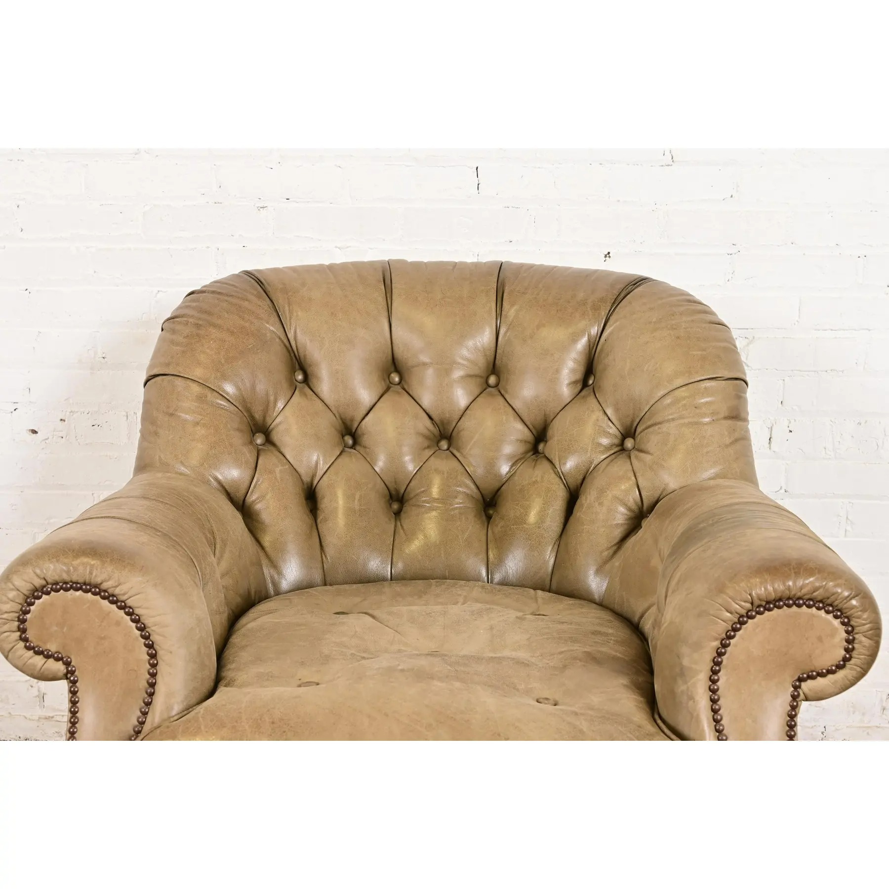 Baker Furniture Stately Homes Collection Late Victorian Tufted Leather Club Chair - Image 6