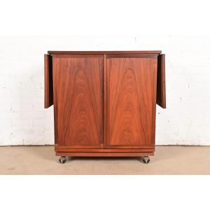 Jack Cartwright for Founders Mid-Century Modern Walnut Rolling Buffet Server or Bar Cart, 1960s