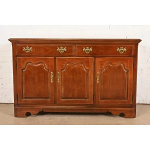 Thomasville Georgian Cherry Wood Sideboard Buffet or Bar Cabinet