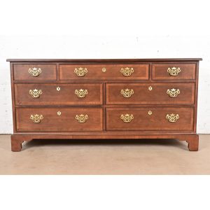 Henredon Georgian Banded Mahogany Seven-Drawer Dresser or Credenza, Newly Refinished