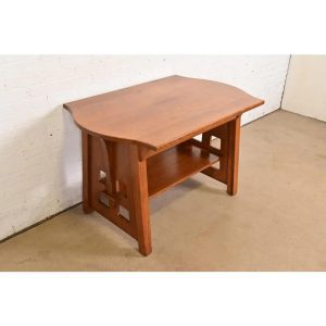 Limbert Antique Mission Oak Arts & Crafts Turtle-Top Cutout Desk or Library Table, Circa 1910