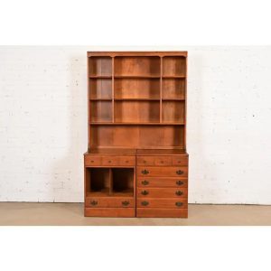 Ethan Allen American Colonial Solid Maple Breakfront Bookcase Cabinet, 1960s