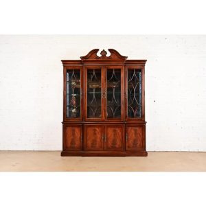 Thomasville Georgian Carved Flame Mahogany Lighted Breakfront Bookcase Cabinet